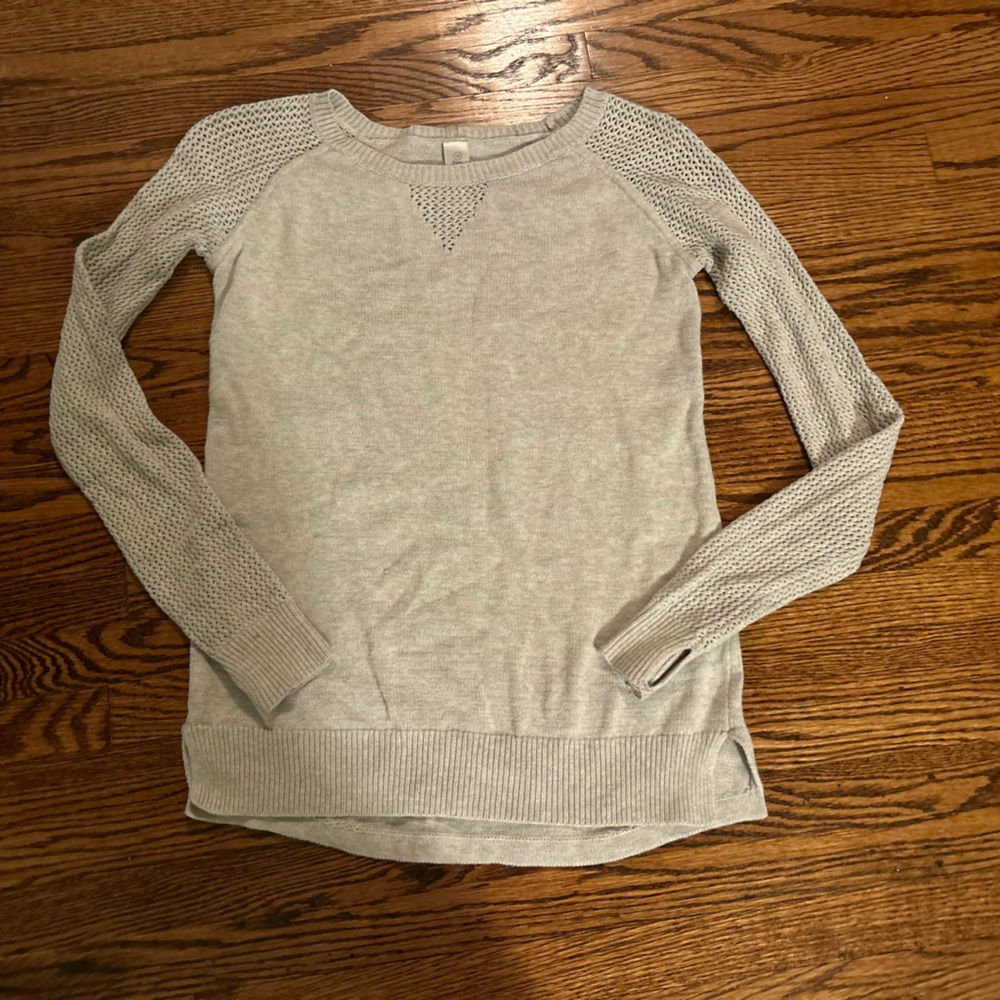 Ivivva by Lululemon knitted grey sweater with thumb holes